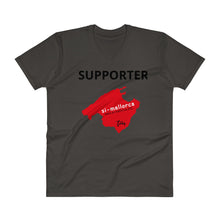 Cargar imagen en el visor de la galería, Supporter SI-Mallorca -  Mens V-Neck T-Shirt - Tres-Palma