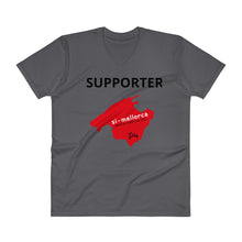 Cargar imagen en el visor de la galería, Supporter SI-Mallorca -  Mens V-Neck T-Shirt - Tres-Palma